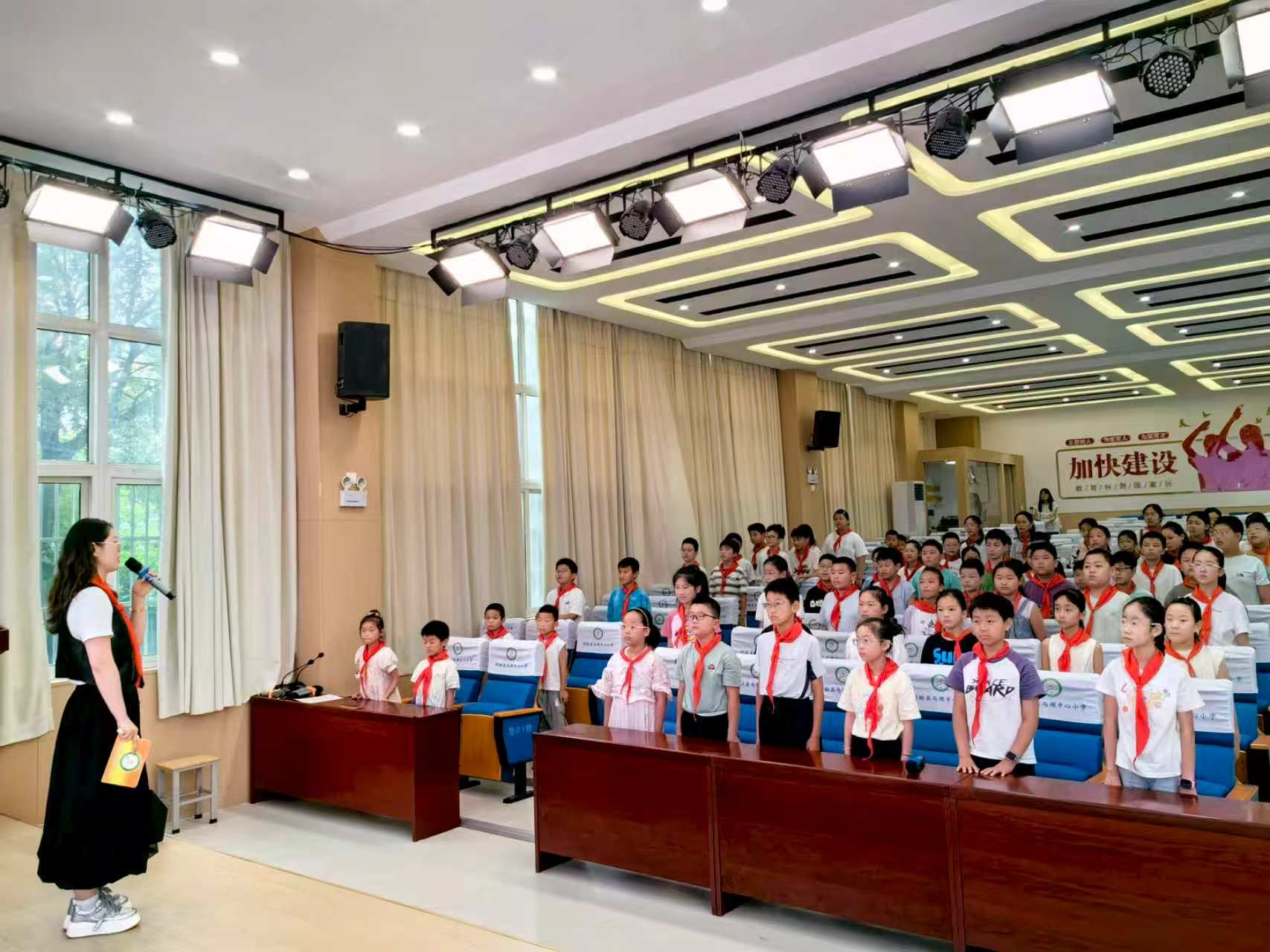 盛夏传薪火 宣讲润童心——淮安红领巾巡讲团走进“小青淮”爱心暑托班