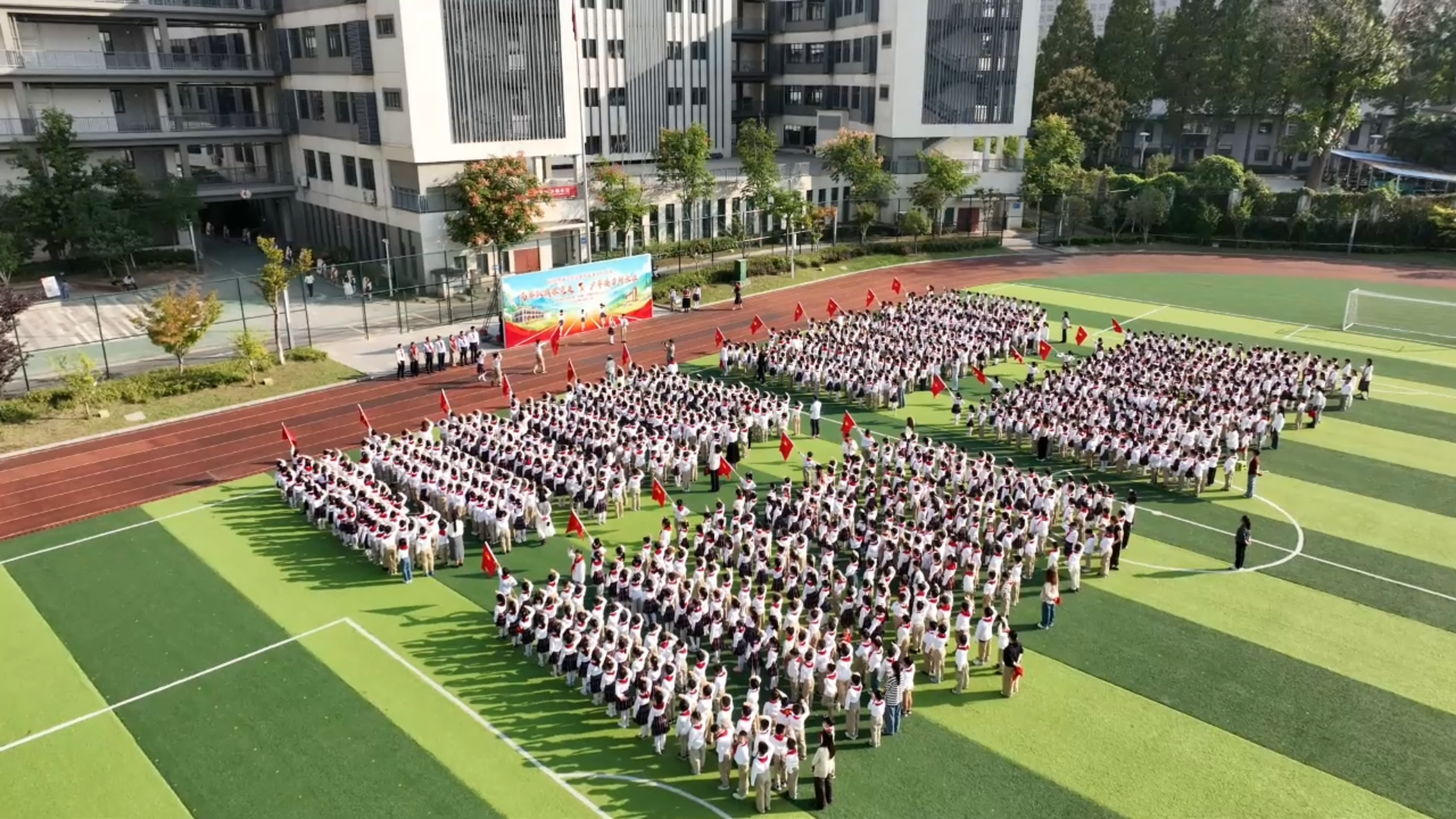 淮安市少先队新队员入队仪式示范活动顺利举行